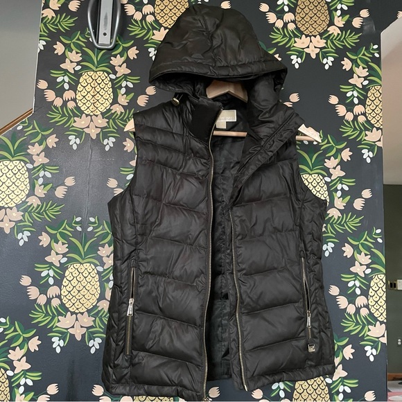 Michael Kors Quilted hooded puffer vest - Picture 2 of 2
